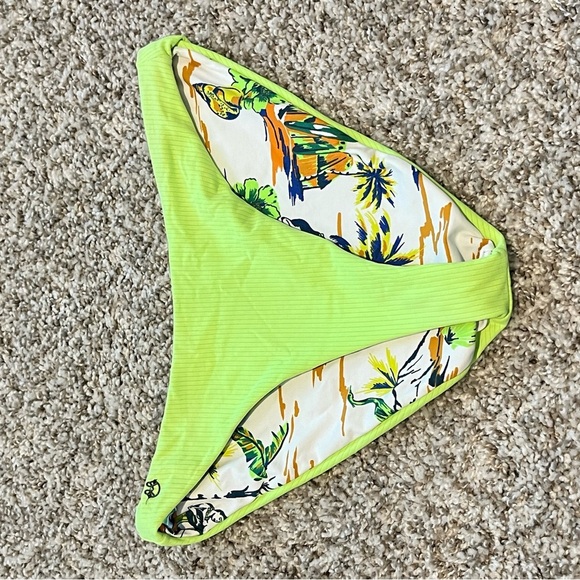 Maaji Tropical Bikini Bottoms Size Medium - Picture 4 of 4